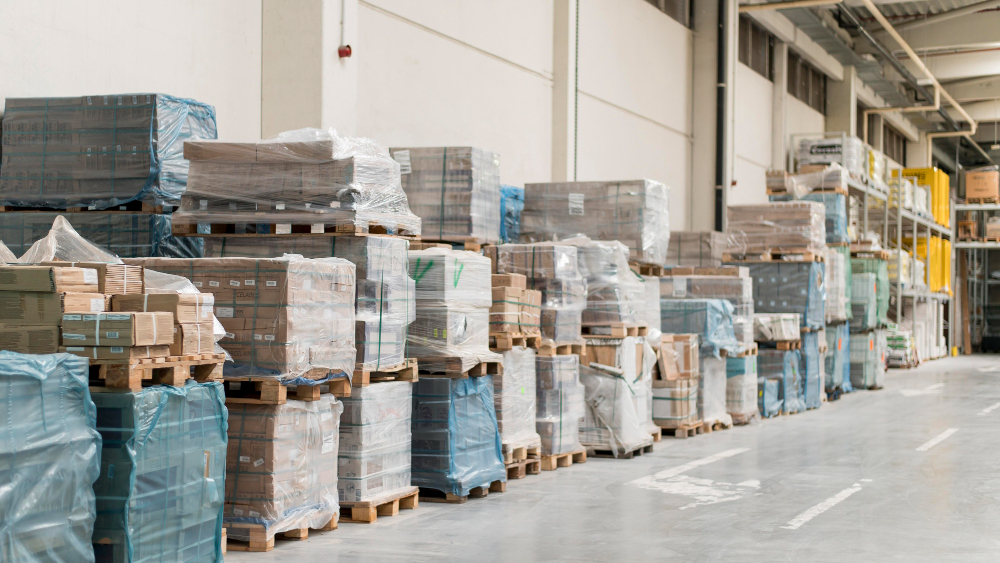 boxes-arrangement-logistic-center.jpg boxes-arrangement-logistic-center.jpg